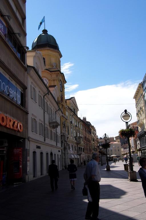 Studio And Rooms Korzo Rijeka Exterior foto